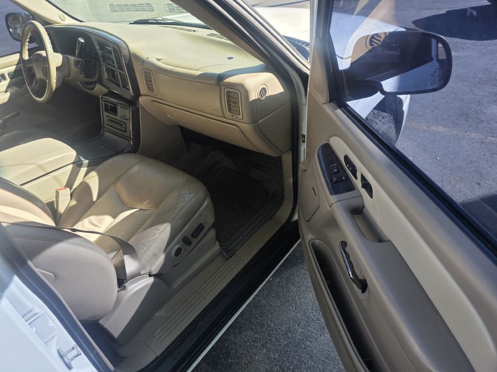 2004 GMC Yukon Image 11