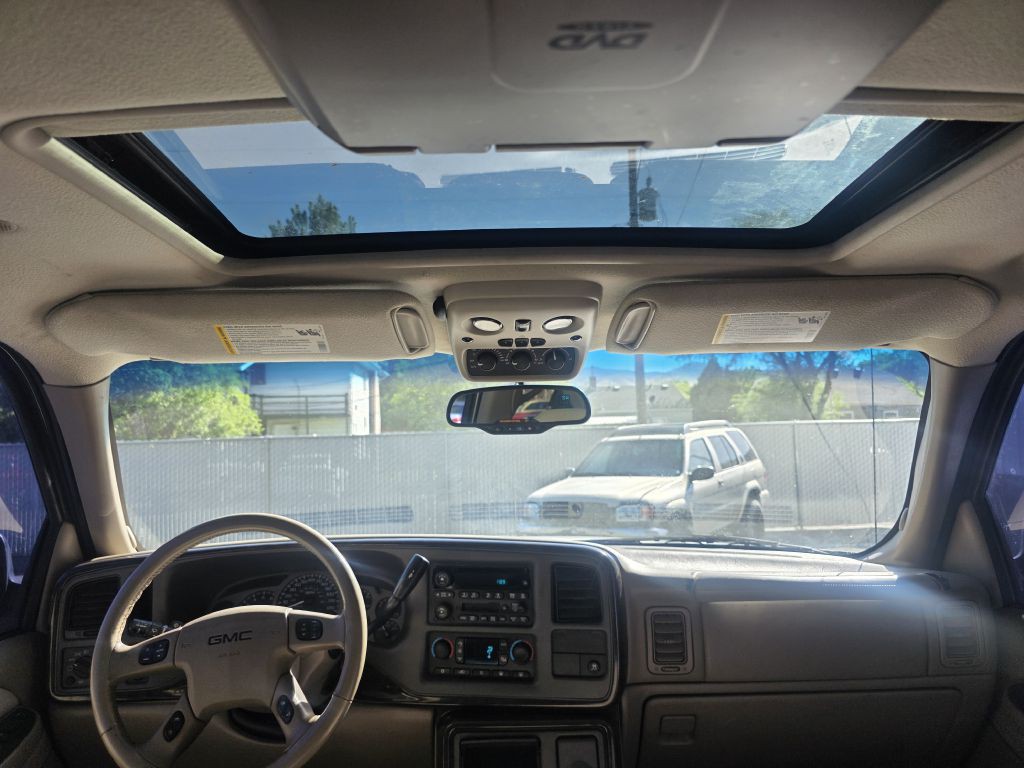 2004 GMC Yukon Image 13