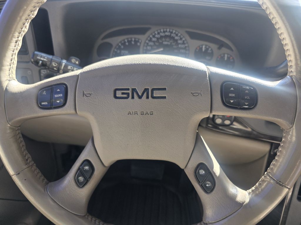 2004 GMC Yukon Image 15