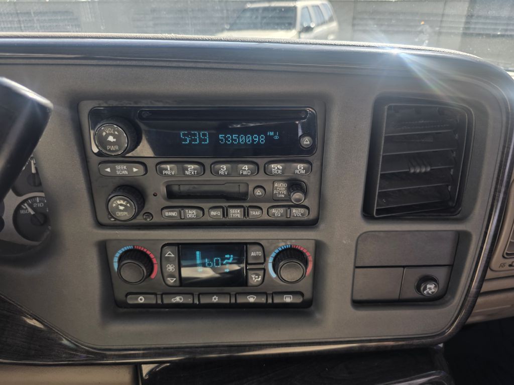 2004 GMC Yukon Image 16