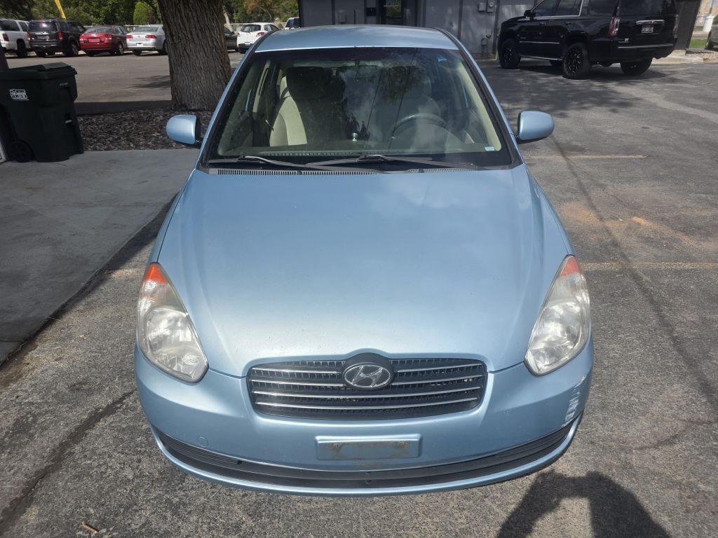 2010 Hyundai Accent Image 2