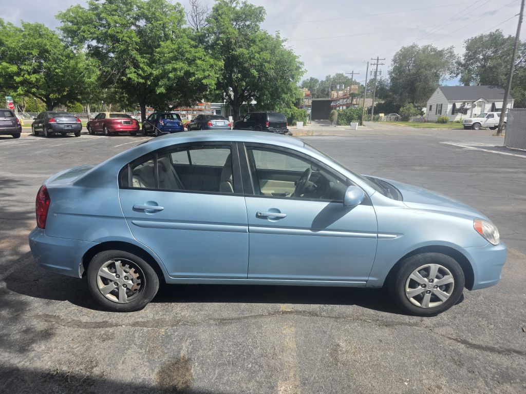 2010 Hyundai Accent Image 3