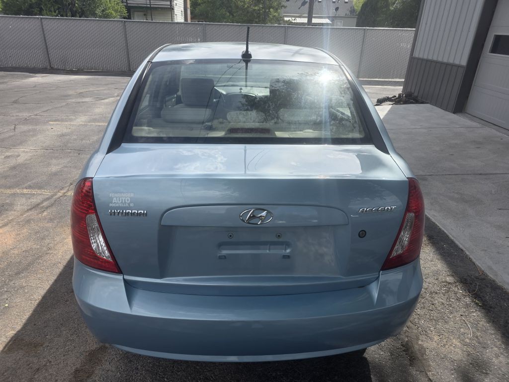 2010 Hyundai Accent Image 4