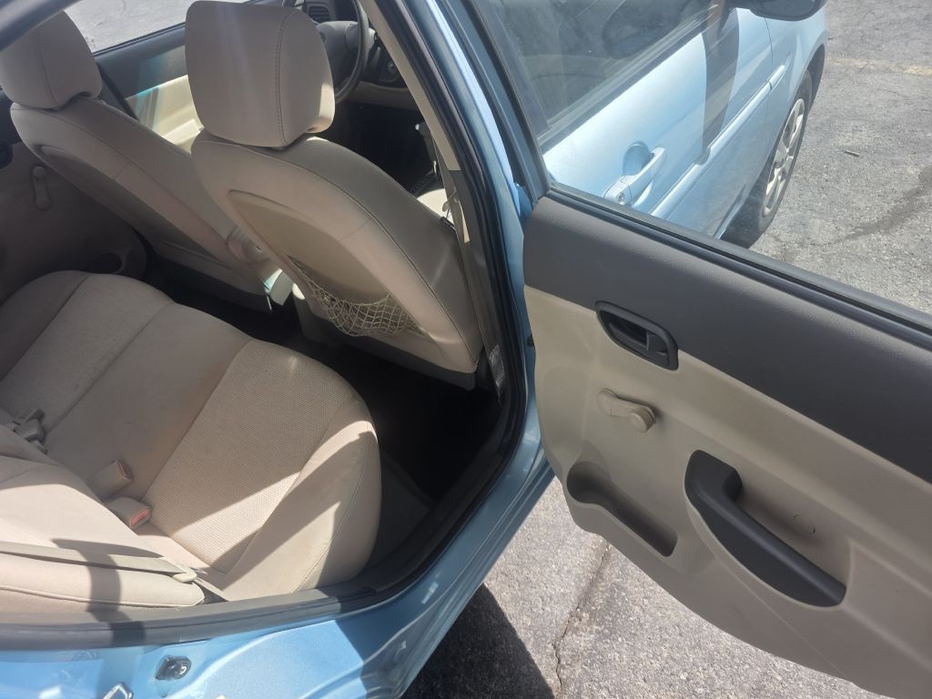 2010 Hyundai Accent Image 9