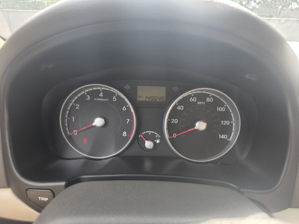 2010 Hyundai Accent Image 11