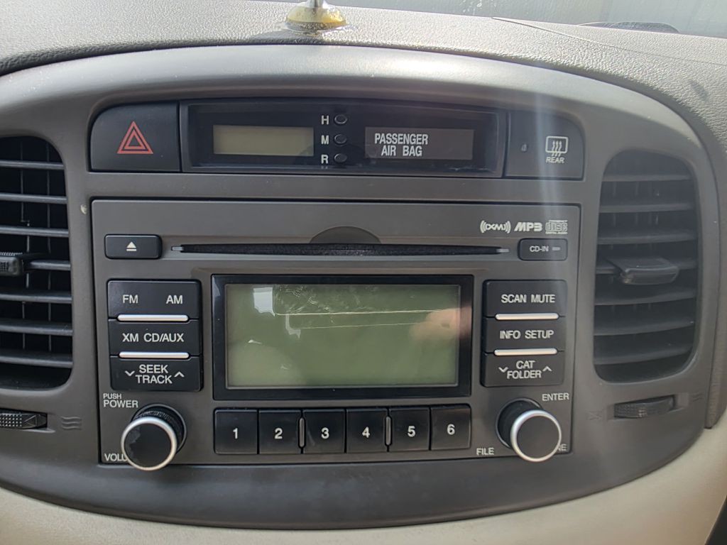 2010 Hyundai Accent Image 12