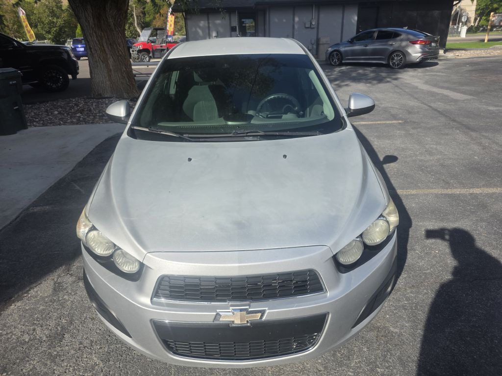 2014 Chevrolet Sonic Image 2