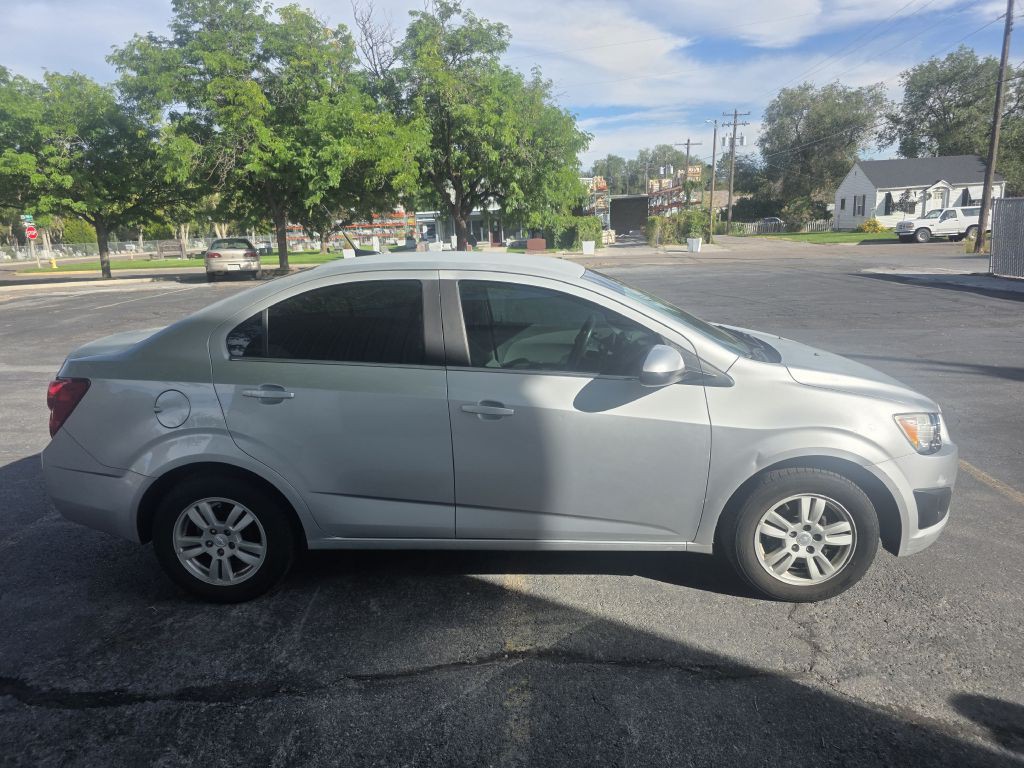 2014 Chevrolet Sonic Image 3