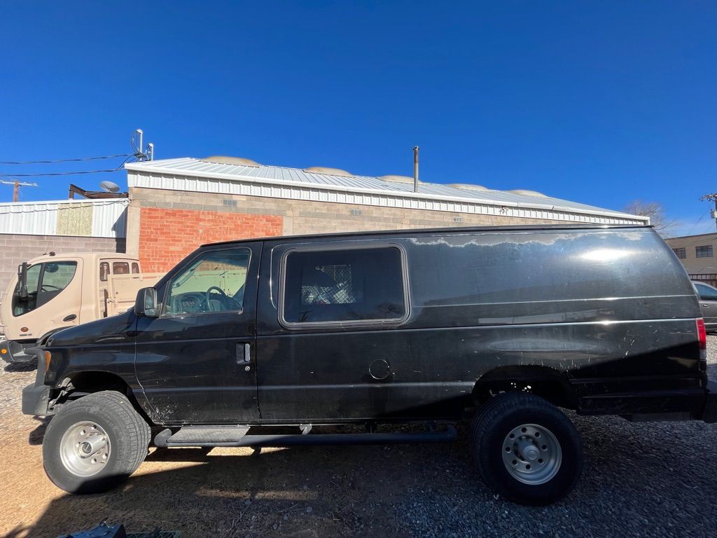 2004 Ford E-Series Image 3