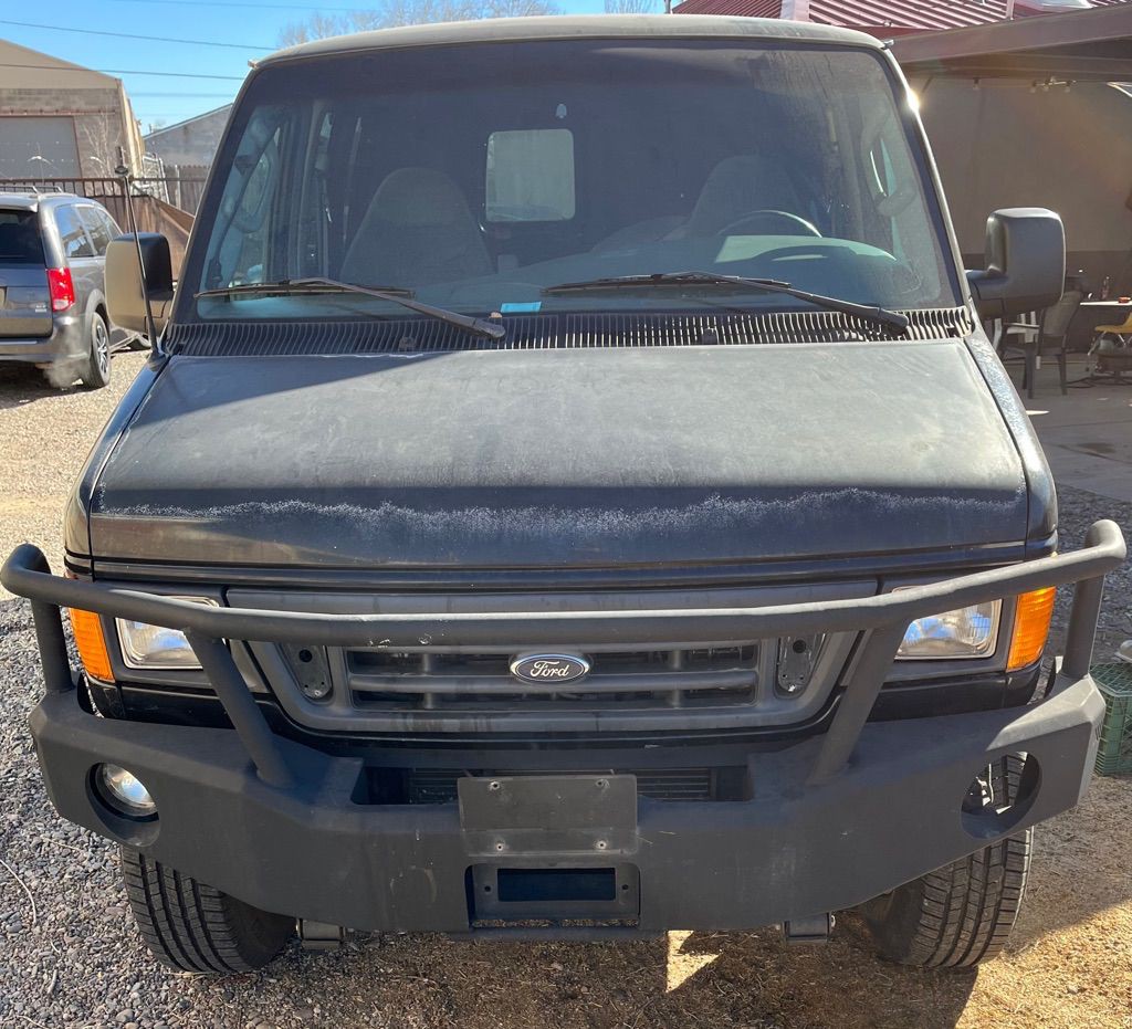 2004 Ford E-Series Image 4
