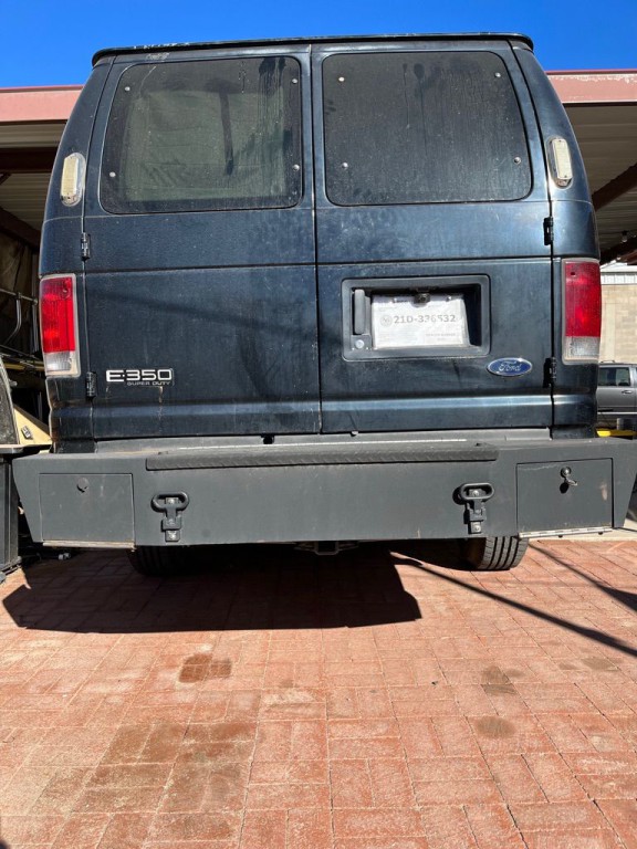 2004 Ford E-Series Image 6