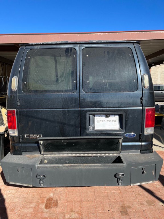 2004 Ford E-Series Image 10