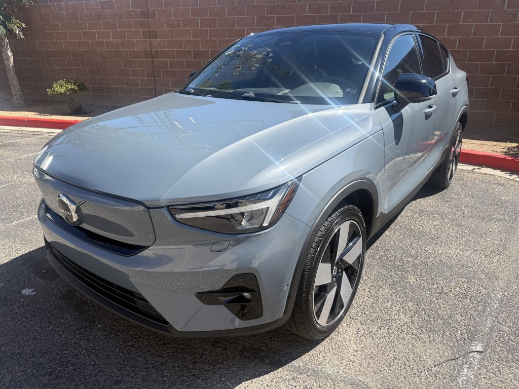 2022 Volvo C40 RECHARGE Image 2