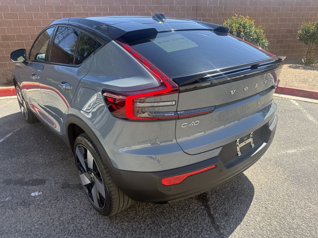 2022 Volvo C40 RECHARGE Image 12