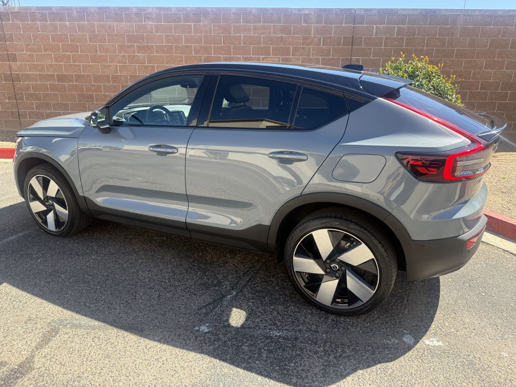 2022 Volvo C40 RECHARGE Image 14