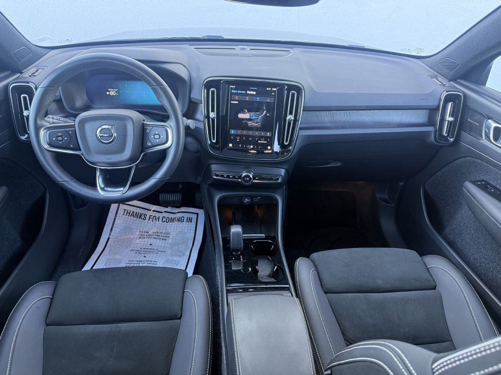 2022 Volvo C40 RECHARGE Image 16