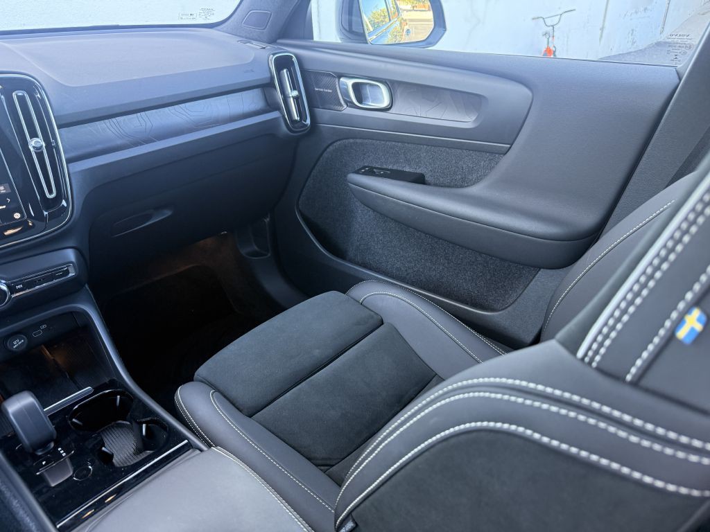 2022 Volvo C40 RECHARGE Image 17