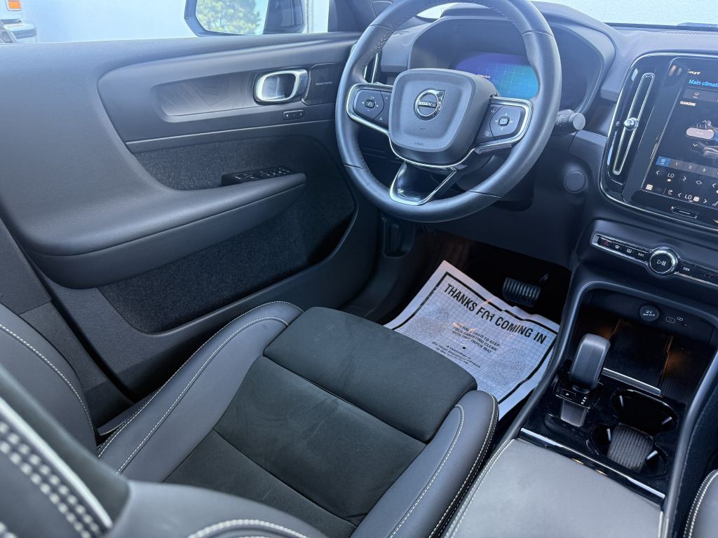2022 Volvo C40 RECHARGE Image 18