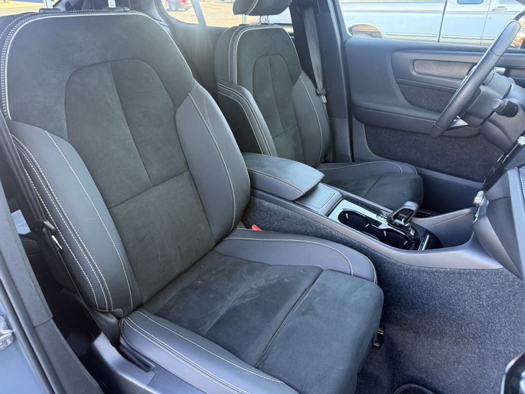 2022 Volvo C40 RECHARGE Image 21