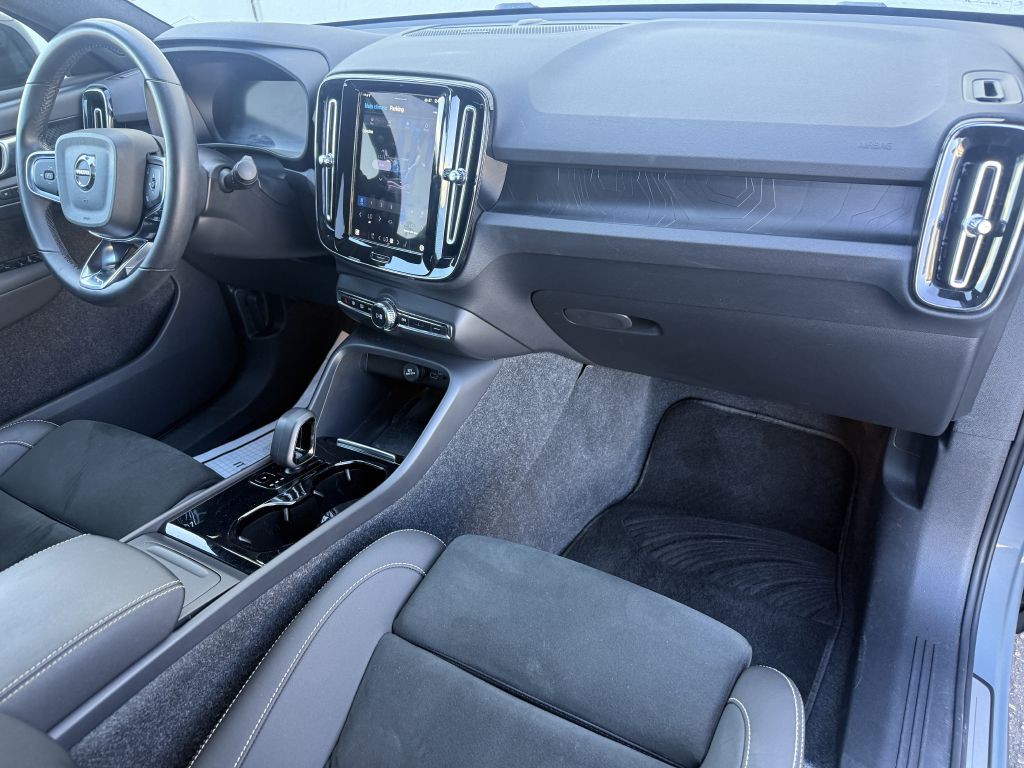 2022 Volvo C40 RECHARGE Image 22