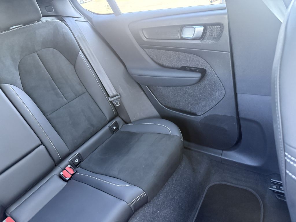 2022 Volvo C40 RECHARGE Image 24