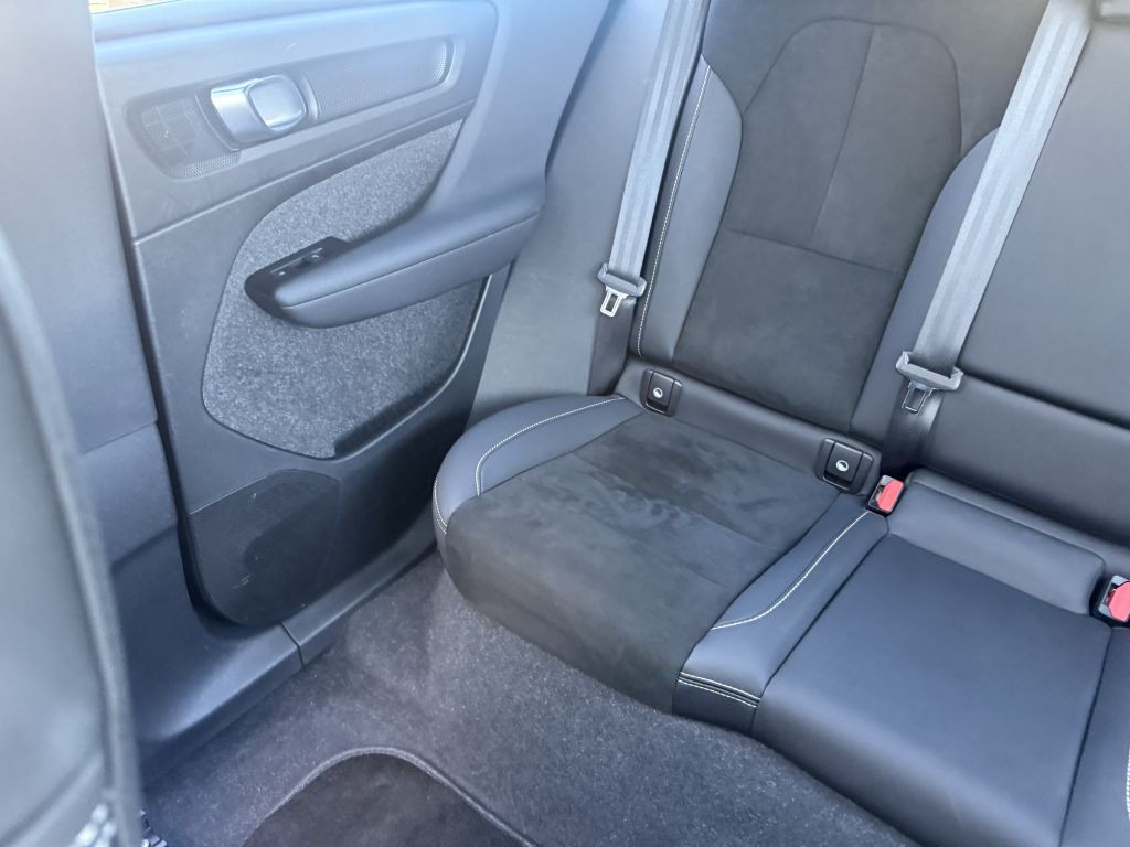 2022 Volvo C40 RECHARGE Image 25