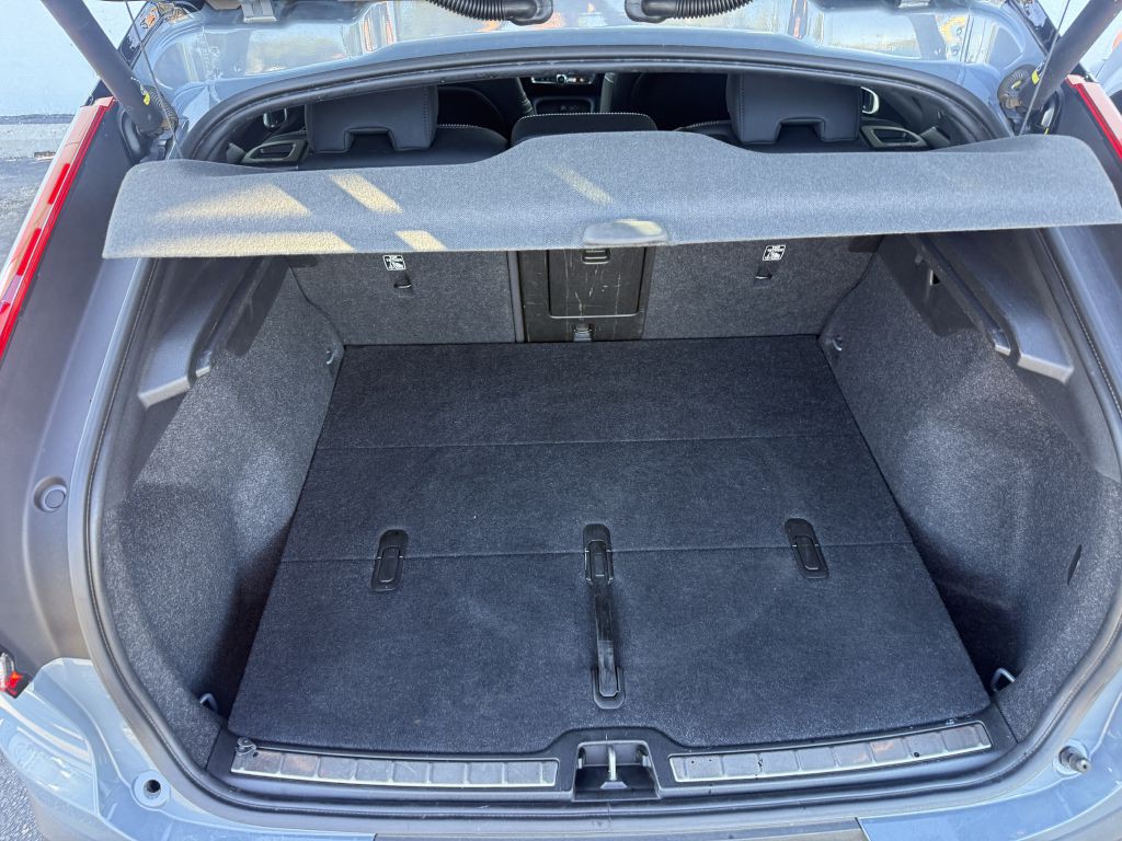 2022 Volvo C40 RECHARGE Image 28