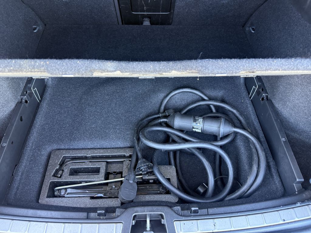 2022 Volvo C40 RECHARGE Image 29