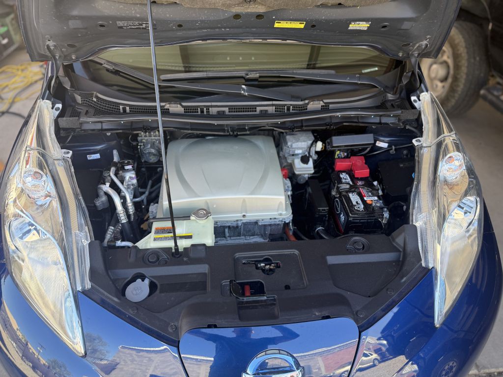 2017 Nissan Leaf Image 15