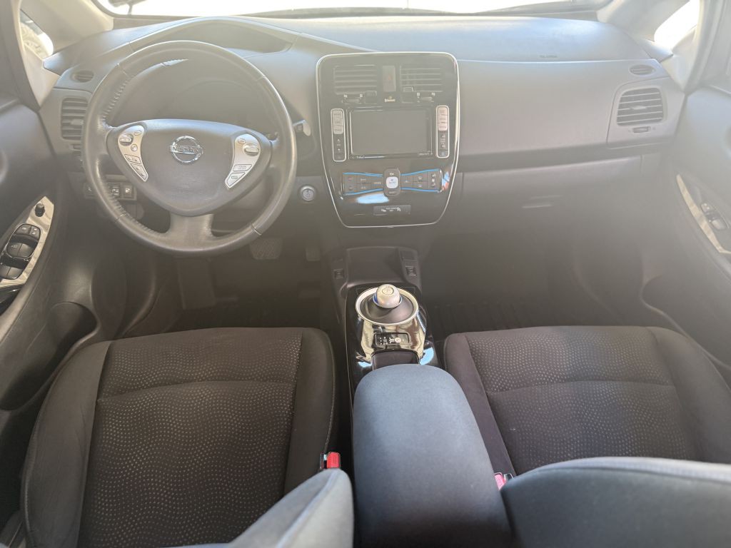 2017 Nissan Leaf Image 17