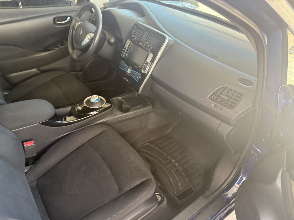 2017 Nissan Leaf Image 19