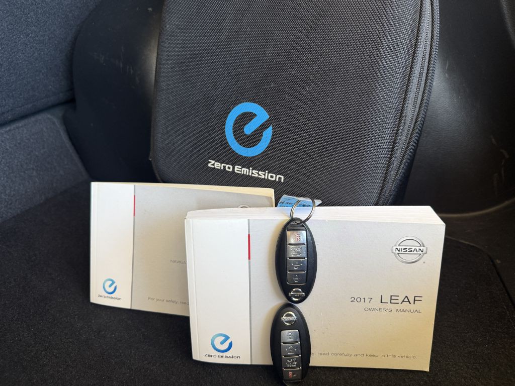 2017 Nissan Leaf Image 21