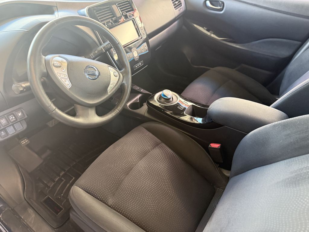 2017 Nissan Leaf Image 22