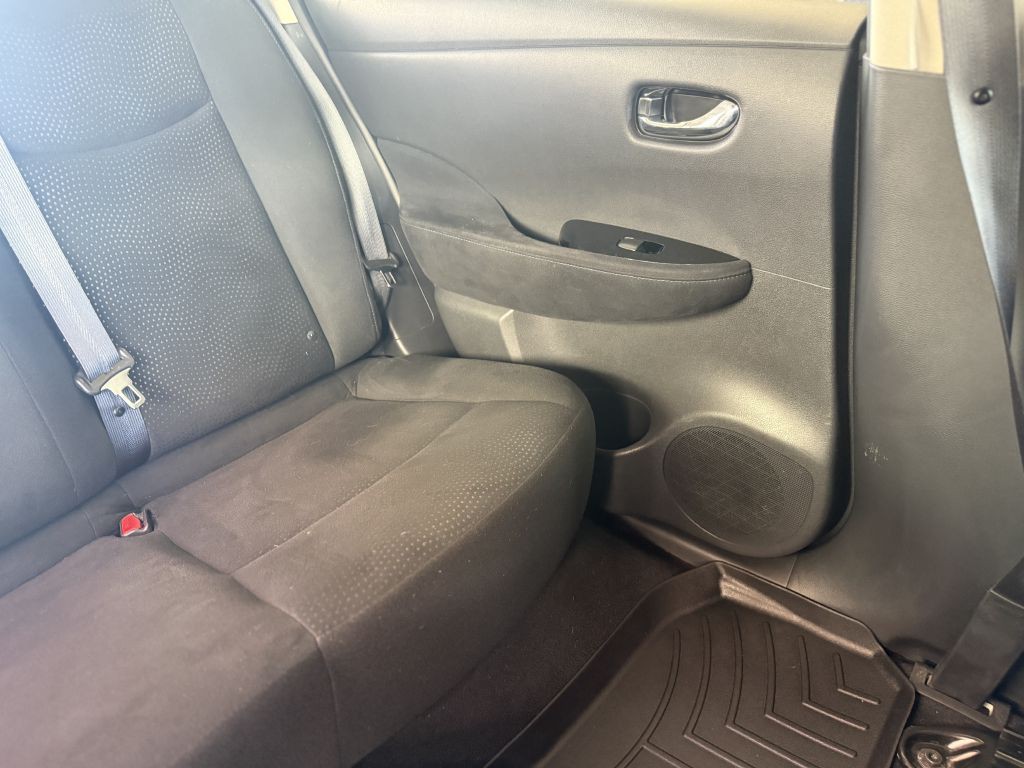 2017 Nissan Leaf Image 25