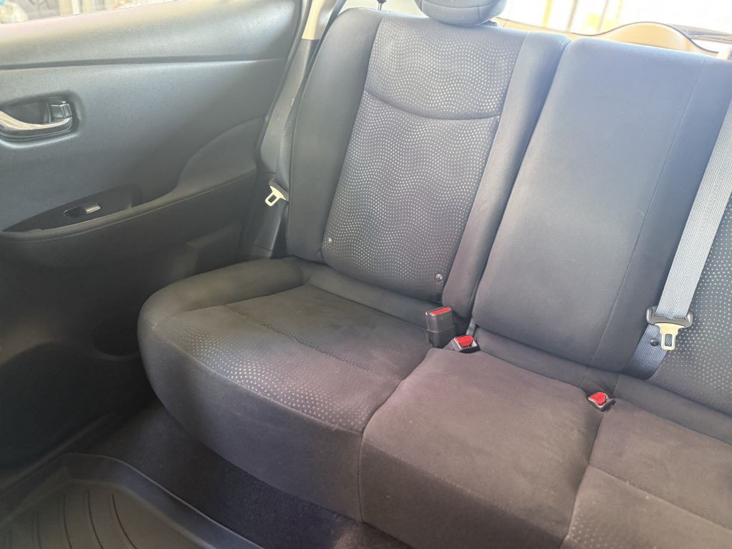 2017 Nissan Leaf Image 26