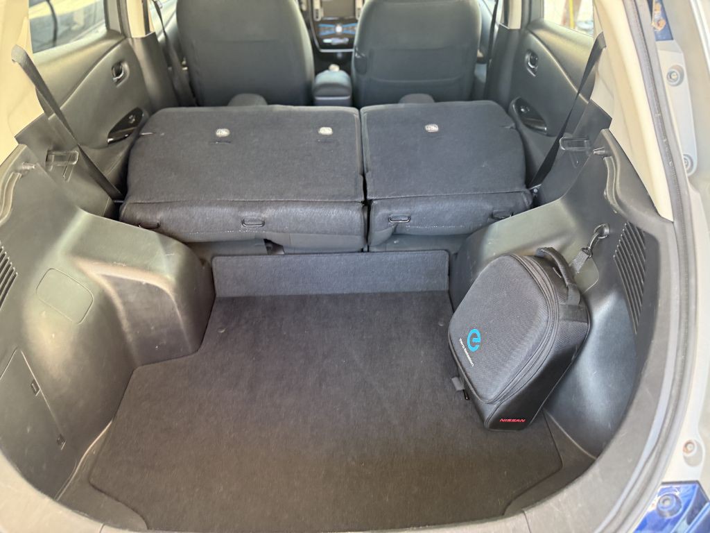 2017 Nissan Leaf Image 30