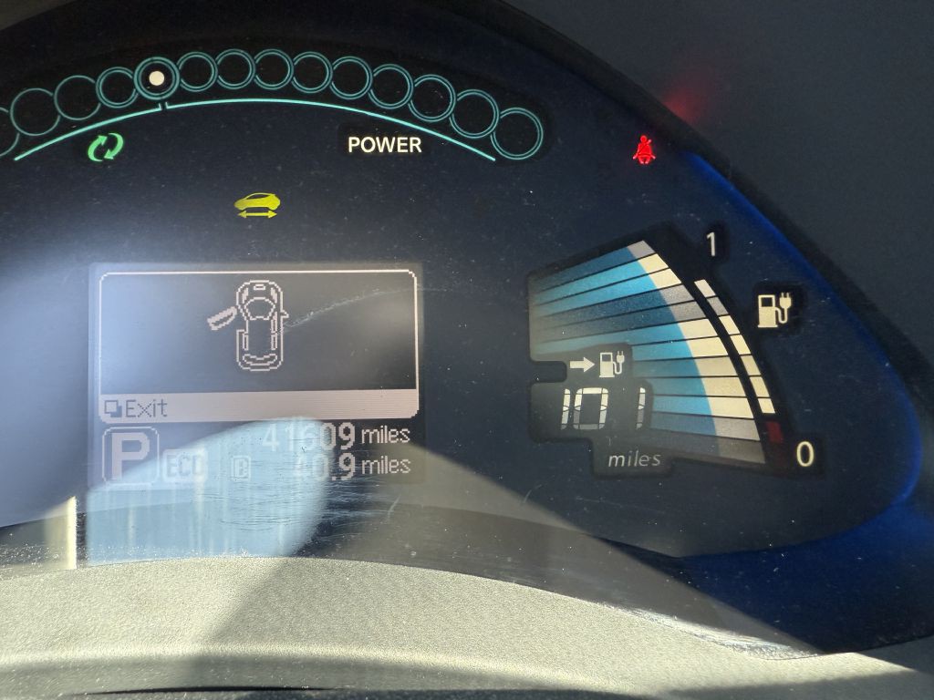 2017 Nissan Leaf Image 34