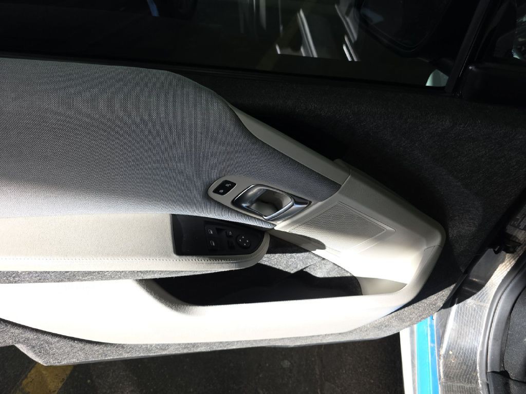 2017 BMW i3 Image 16