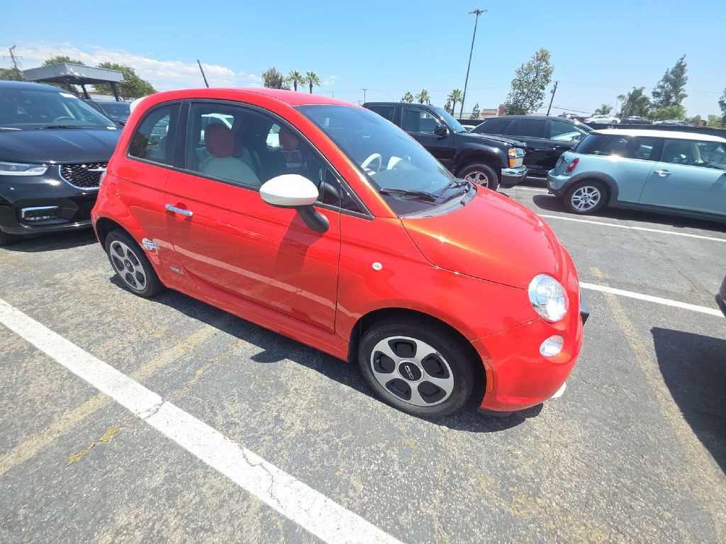 2015 FIAT 500 Image 3