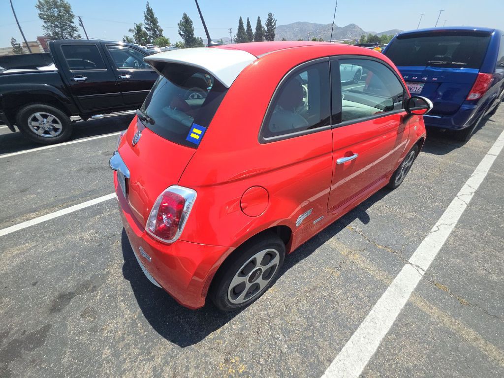 2015 FIAT 500 Image 4