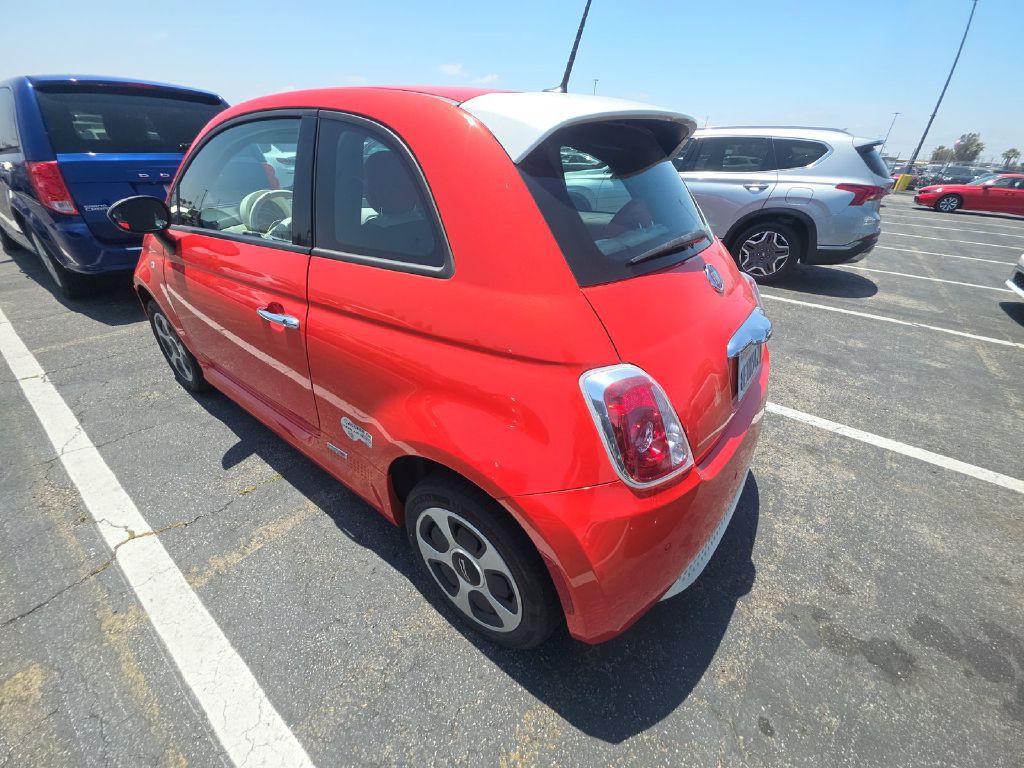 2015 FIAT 500 Image 6