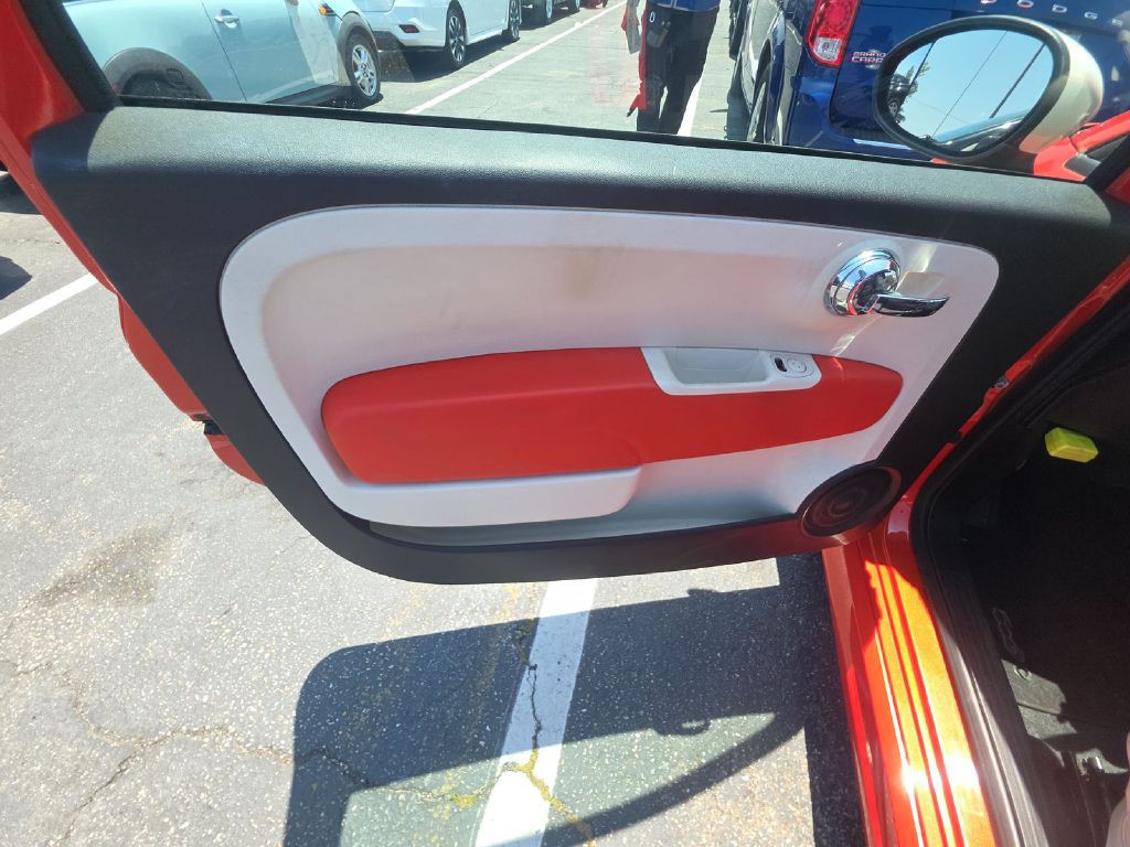 2015 FIAT 500 Image 9