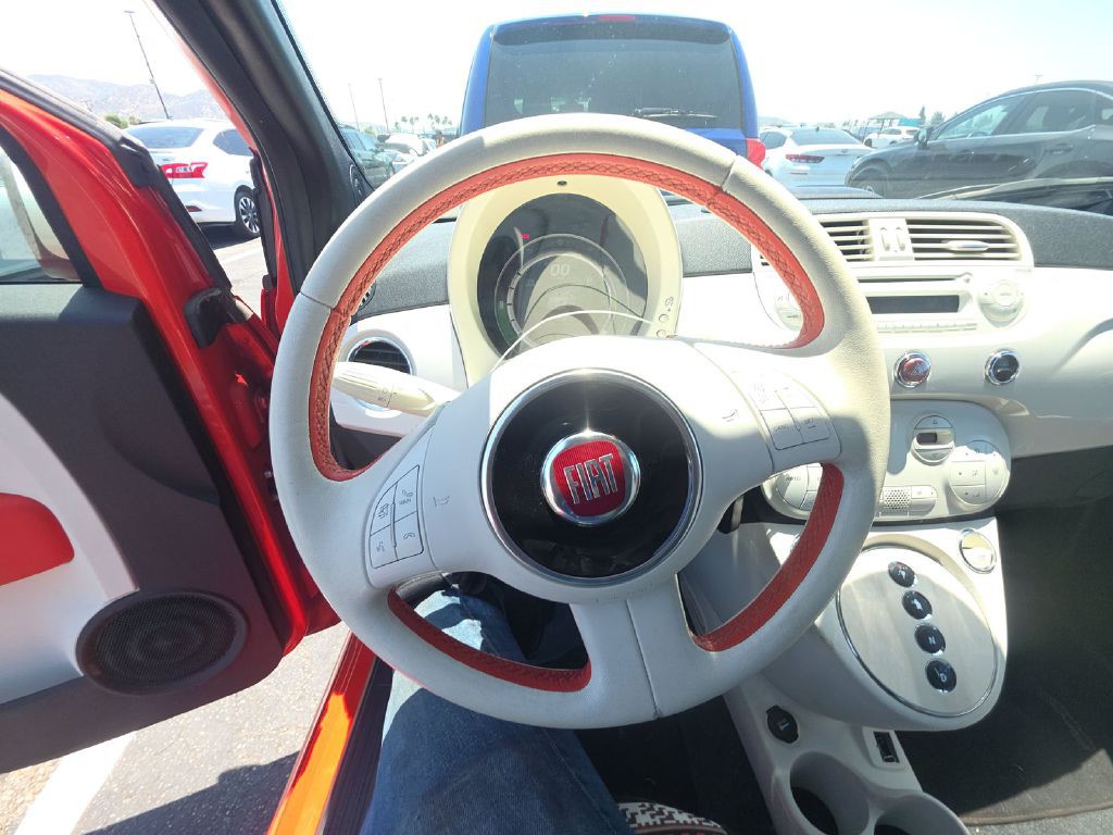 2015 FIAT 500 Image 10