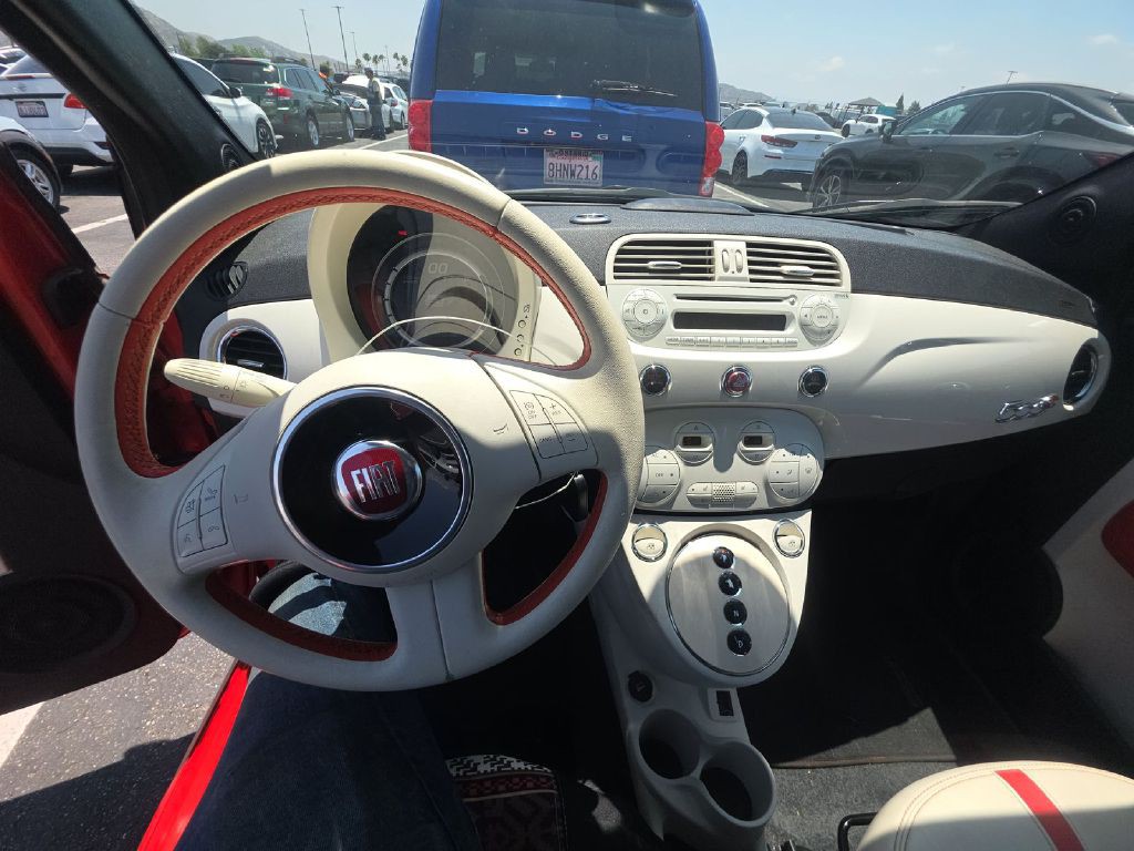 2015 FIAT 500 Image 11