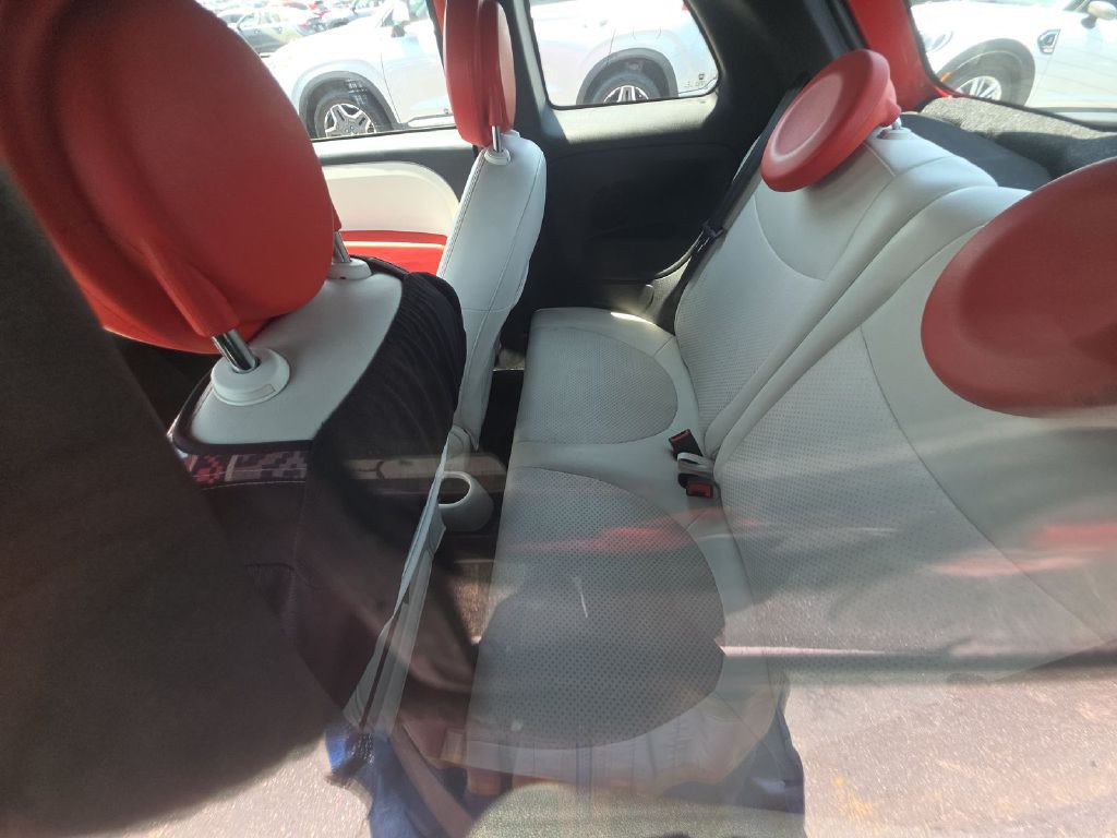 2015 FIAT 500 Image 13