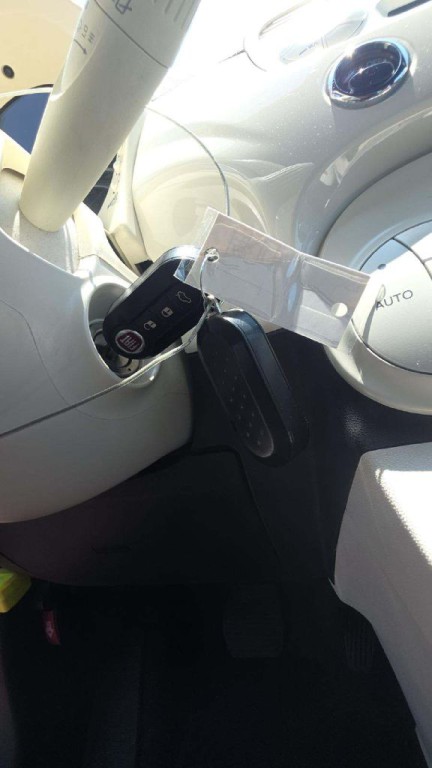 2015 FIAT 500 Image 17