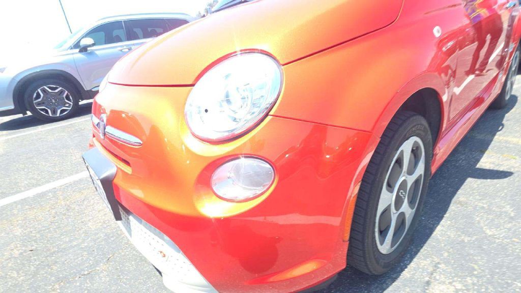2015 FIAT 500 Image 18
