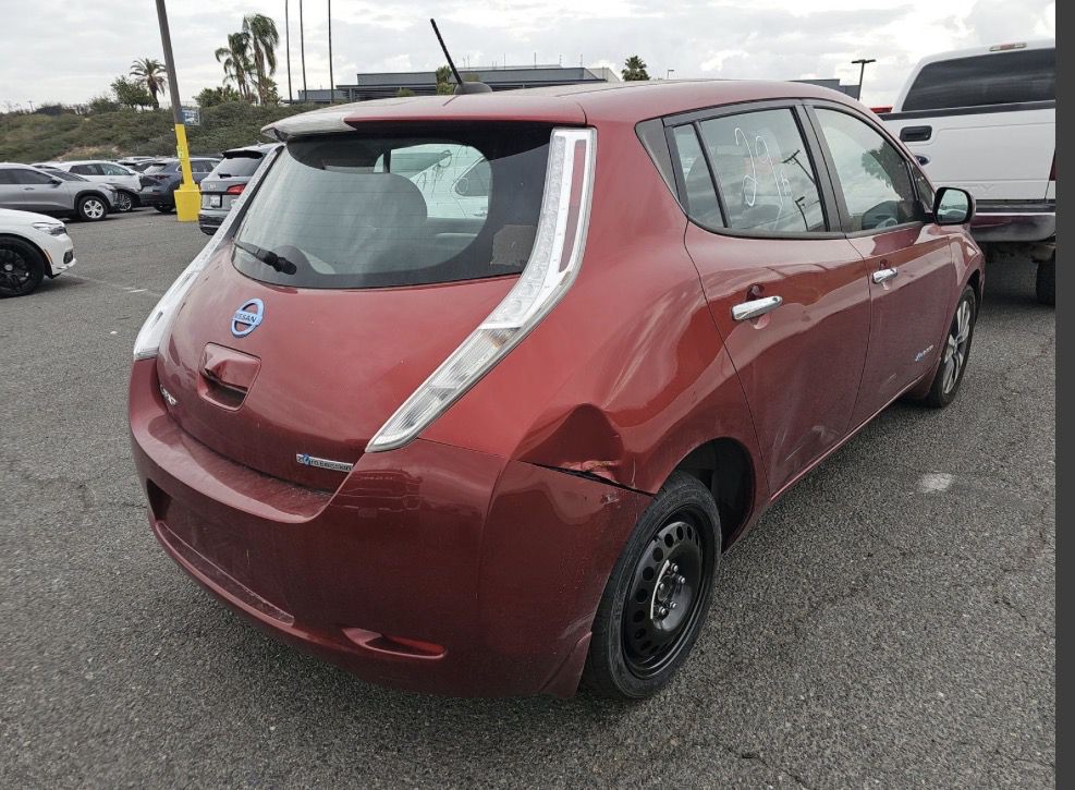 2015 Nissan Leaf Image 2
