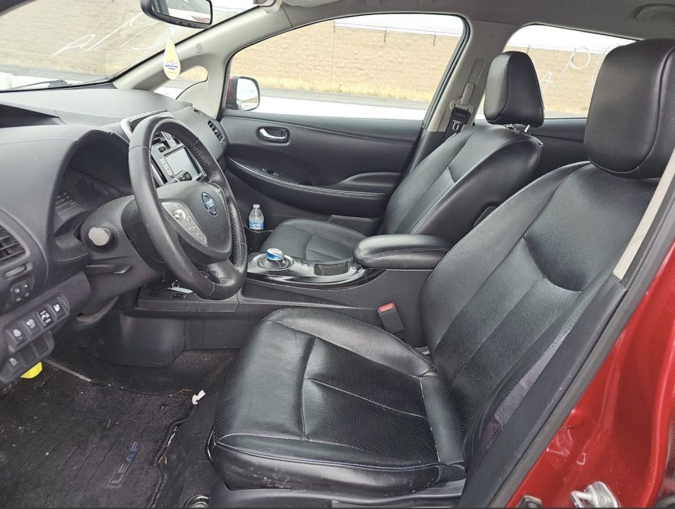 2015 Nissan Leaf Image 8