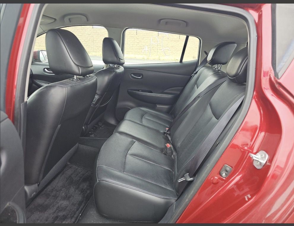 2015 Nissan Leaf Image 9